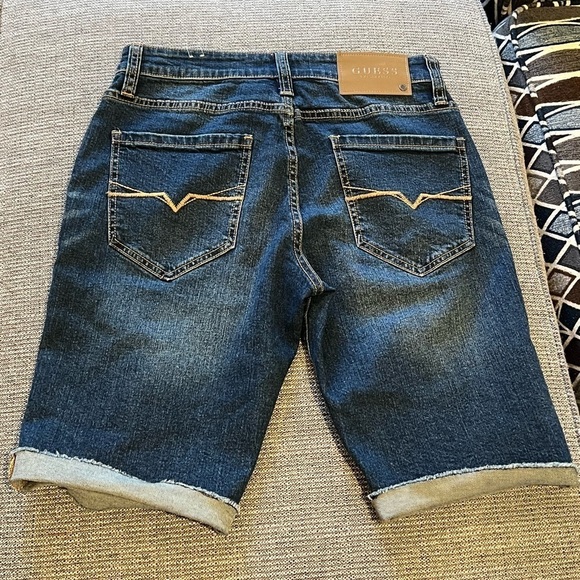 WJ3. Guess Men's Slim Fit Denim Shorts Rip And Repair Size 29 - Picture 6 of 9